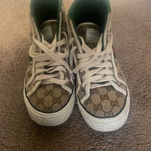 Gucci sneakers sz 39